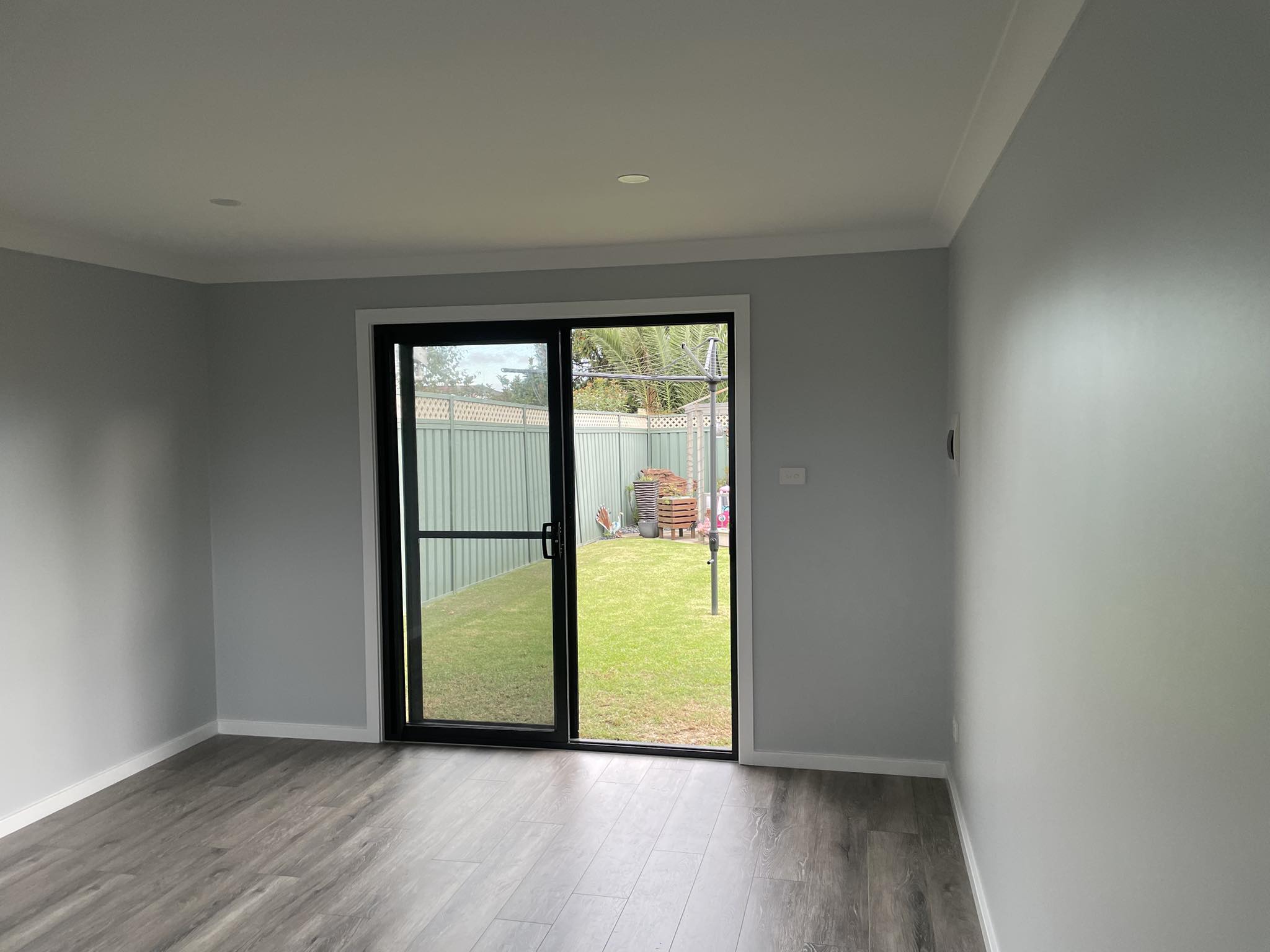 01-custom-backyard-studio-exterior-skillion-roof custom-backyard-studio-exterior-skillion-roof