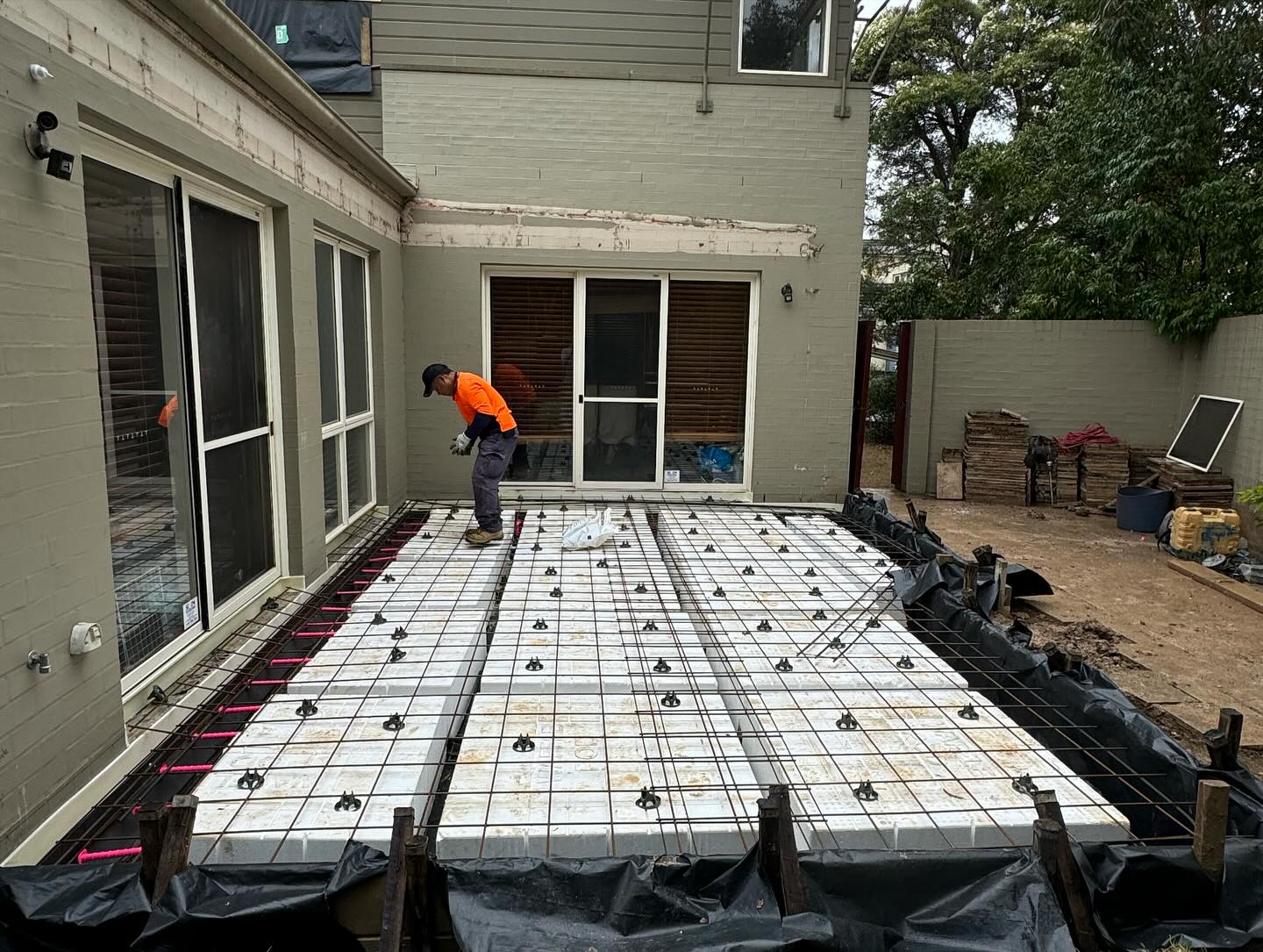 Reinforced slab base for home extension